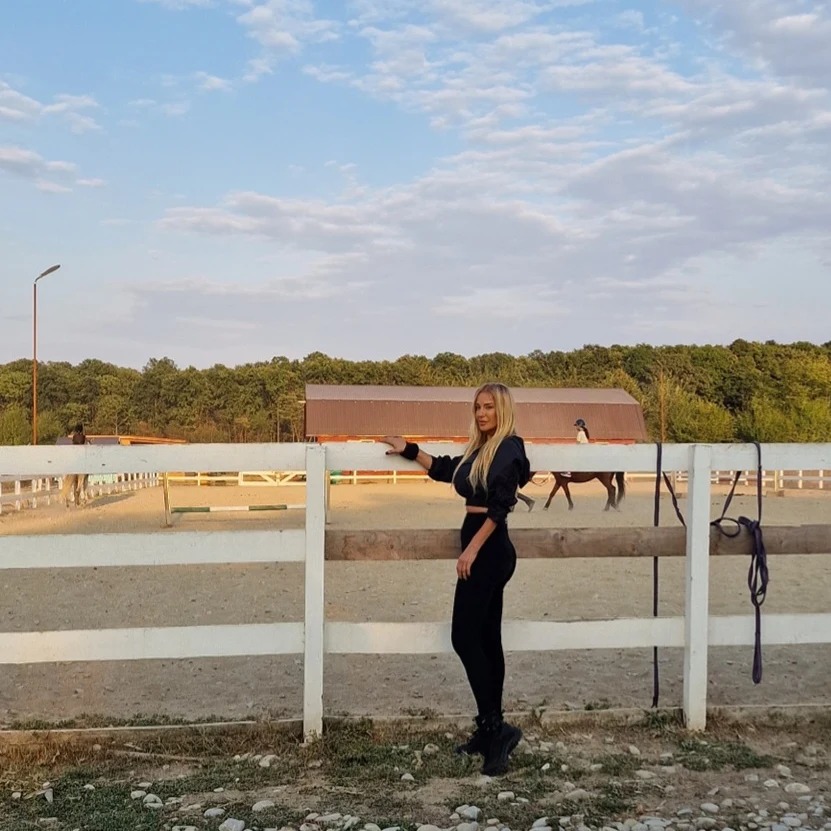 Tania Budi a afisat un deloc ametitor la 56 de ani 13