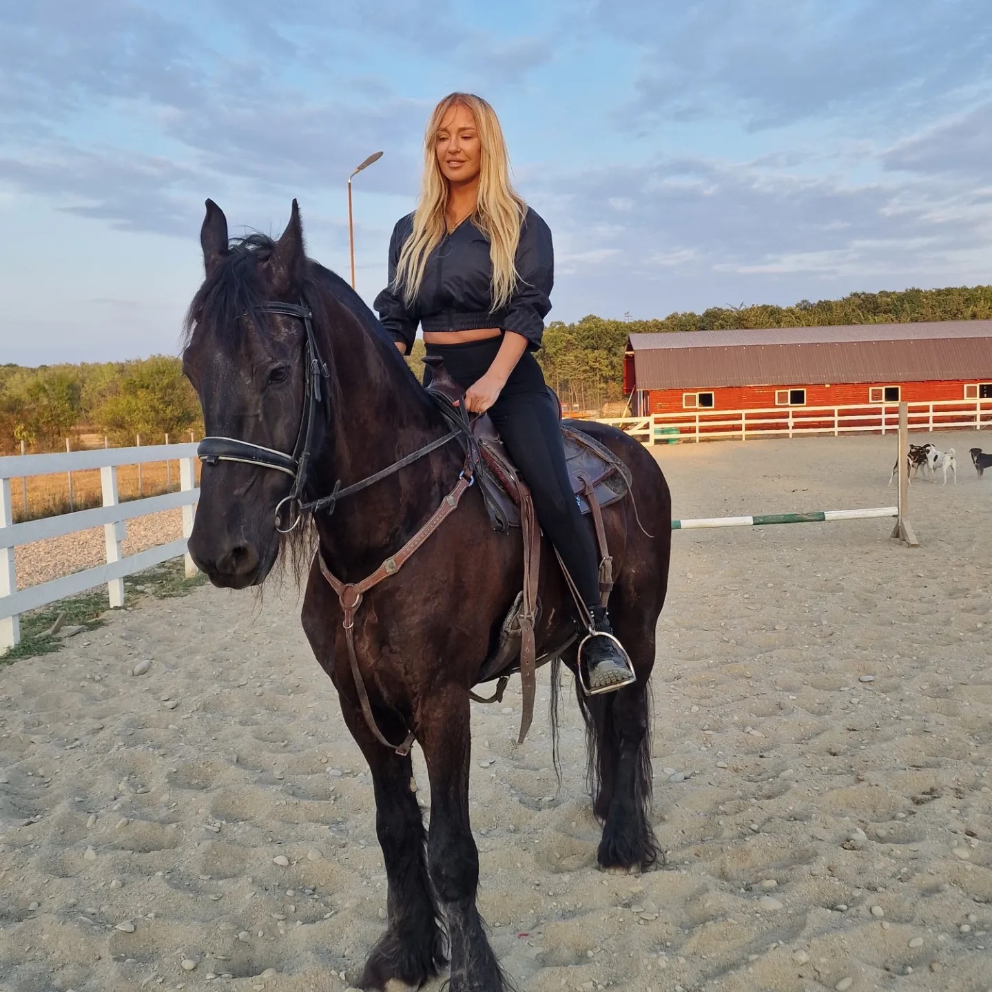 Tania Budi a afisat un deloc ametitor la 56 de ani 13