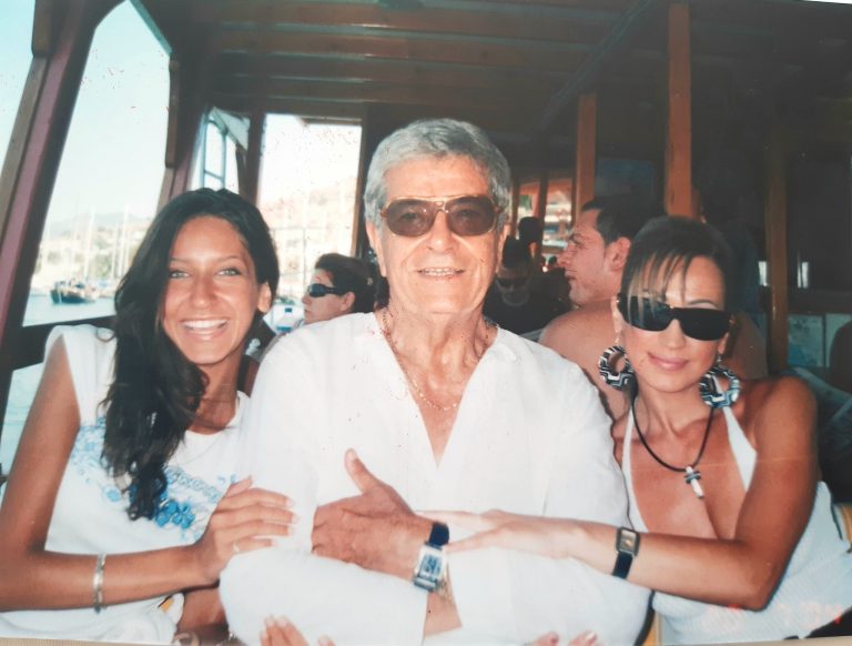 Ioana Dichiseanu a moștenit multe calități și obiceiuri de la tatăl ei, Ion Dichiseanu. „Mi-a păstrat până și toca de la absolvirea de liceu” VIDEO EXCLUSIV