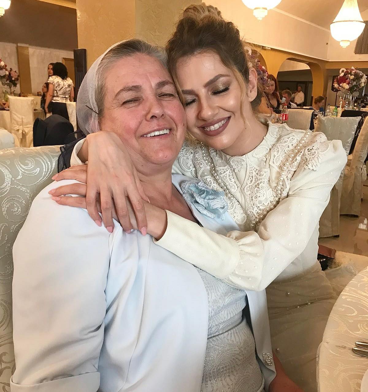 Lidia Buble dădea autografe cu mult înainte de a visa să devină o artistă celebră.