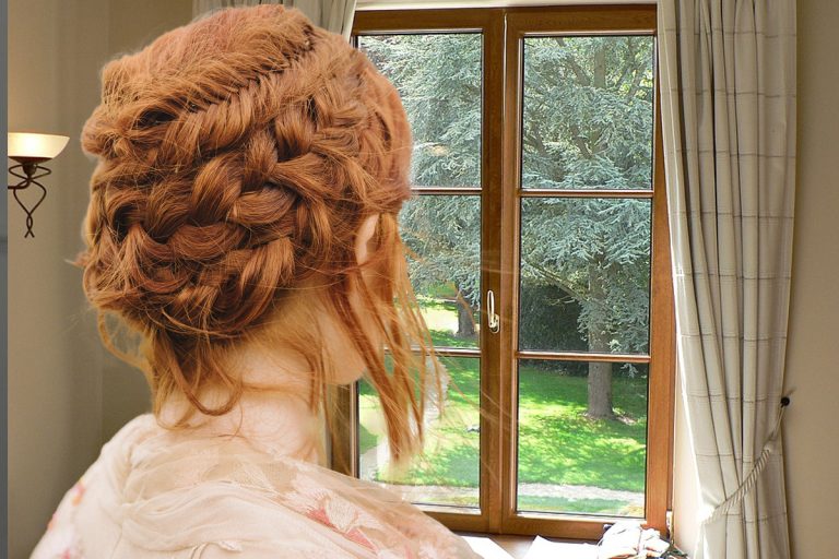 Ce pun gospodinele de la țară la ferestre, în luna aprilie. Nu este vorba de flori, trucul care îți va schimba viața