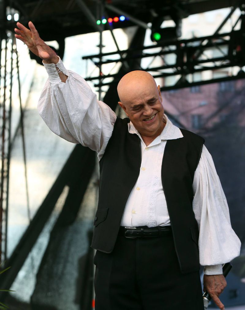 3 ani fara Benone Sinulescu 1 3