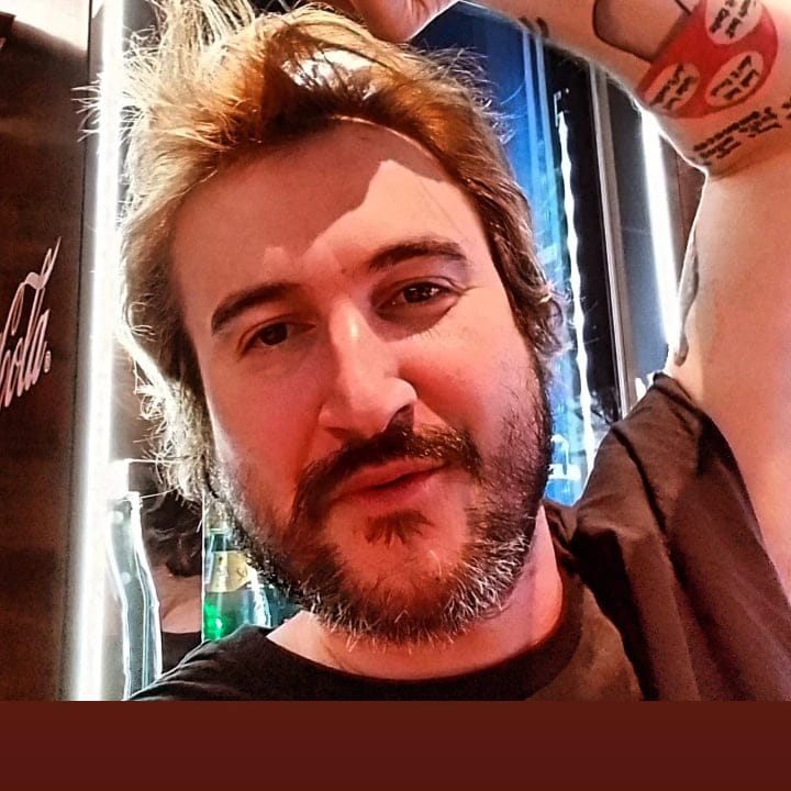 Alex Dobrescu, fostul iubit al Cristinei Cioran, parastas de lux la 40 de zile de la incinerarea mamei sale 1