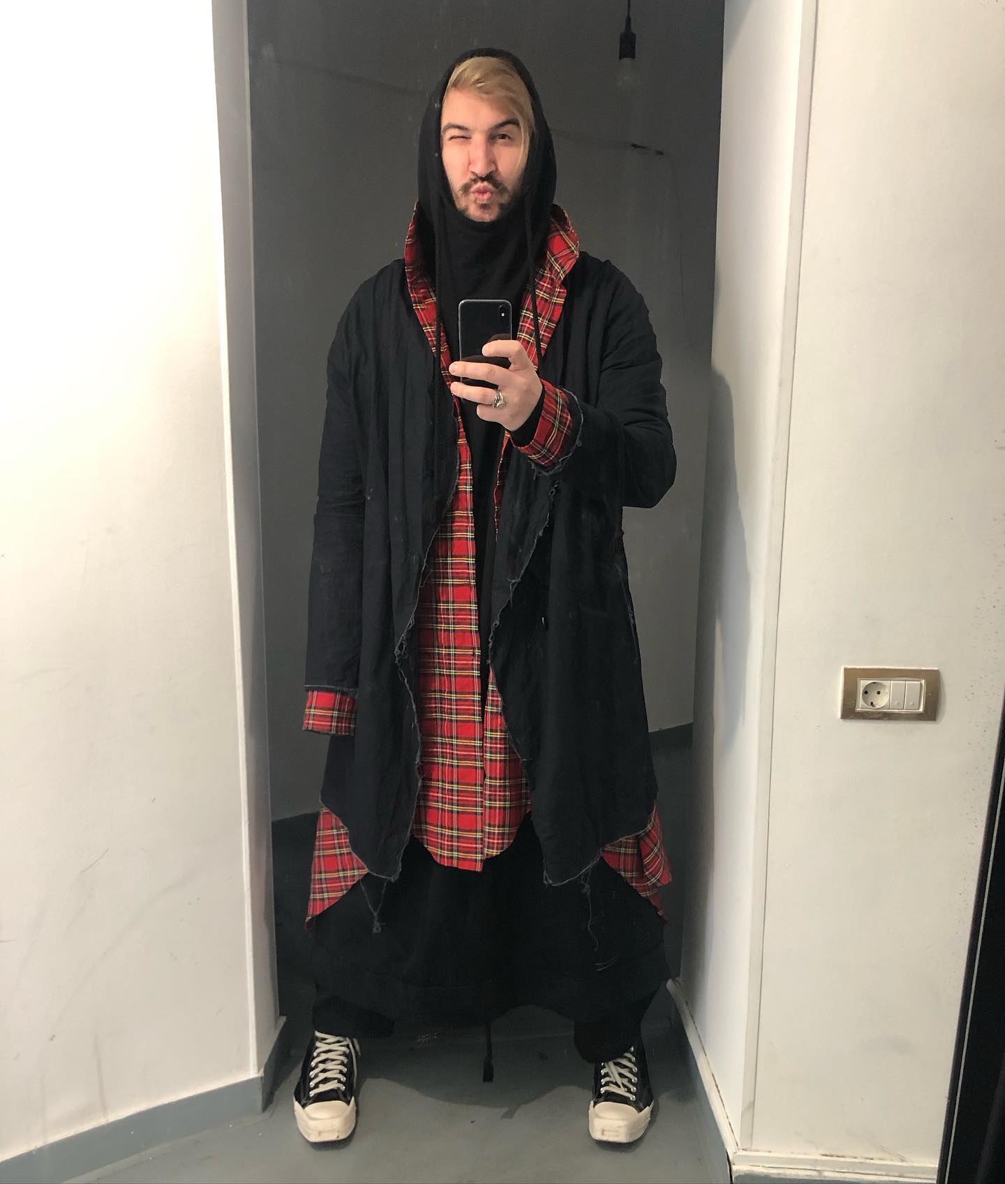 Alex Dobrescu, fostul iubit al Cristinei Cioran, parastas de lux la 40 de zile de la incinerarea mamei sale 3