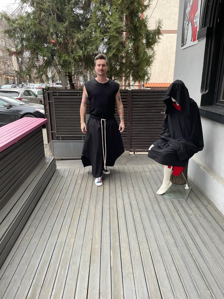 Alex Dobrescu, fostul iubit al Cristinei Cioran, parastas de lux la 40 de zile de la incinerarea mamei sale 5