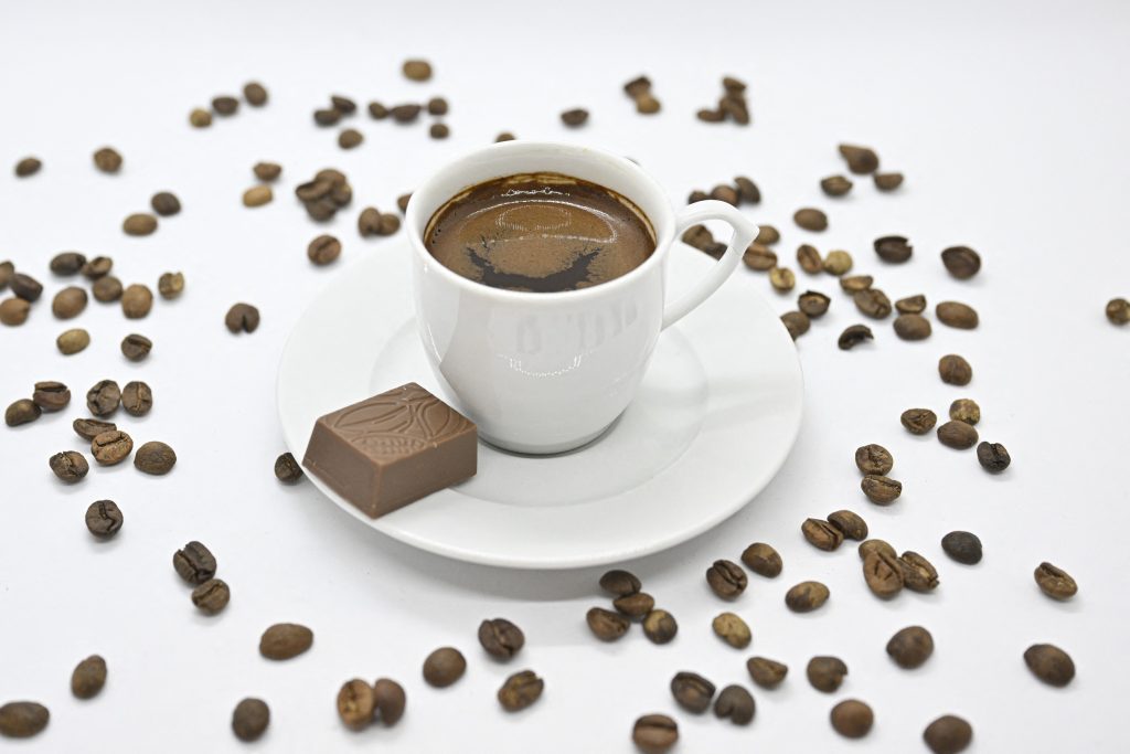 Ce se întâmplă de fapt dacă pui unt în cafea