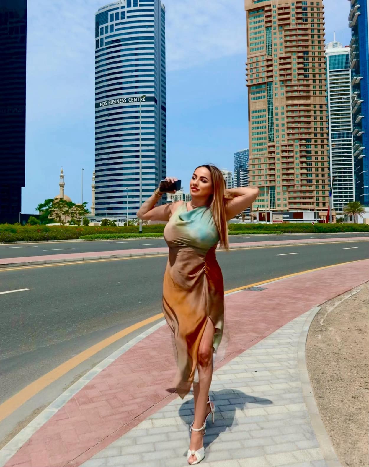 Cati bani a castigat Rocsana Marcu, dupa ce a vandut un apartament de 2.500.000 de euro in Dubai 5