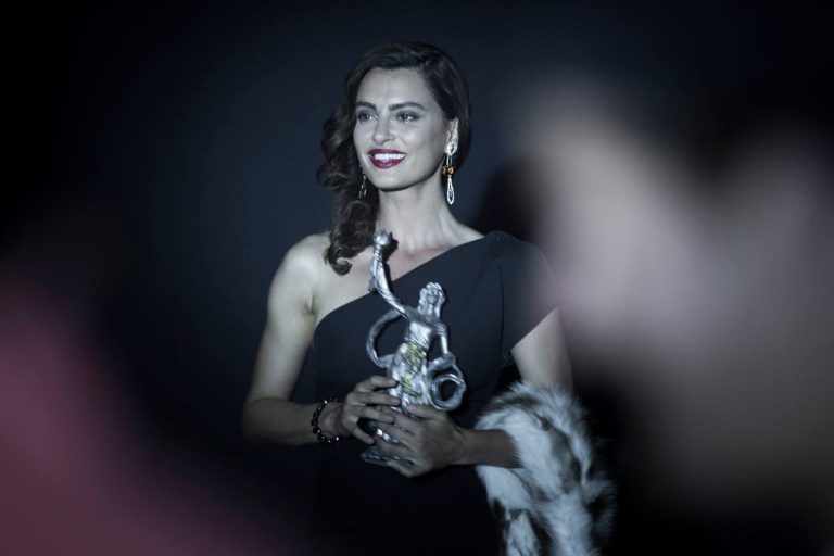 Catrinel Menghia, ravisantă într-o rochie cu paiete. Cum și-a făcut apariția actrița la Cannes 2024, la 2 luni de când a născut: “Divină, pur și simplu!”
