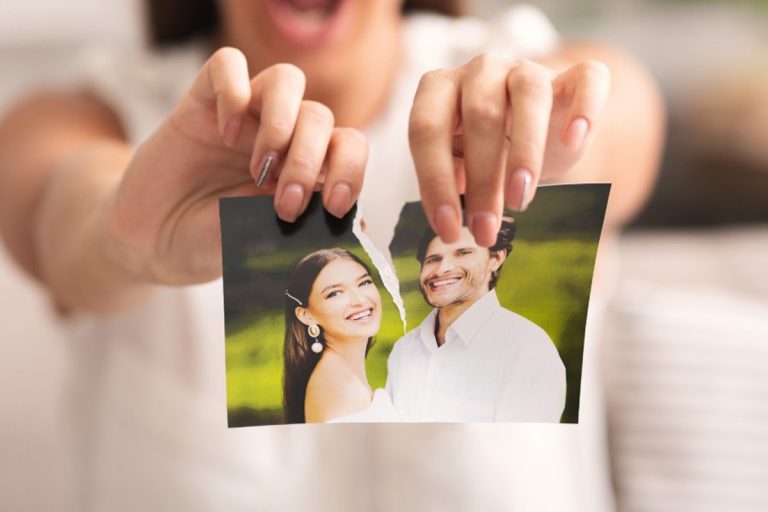 Ce înseamnă când visezi că vorbești cu fostul iubit. Mesajul nebănuit pe care îl ascunde visul