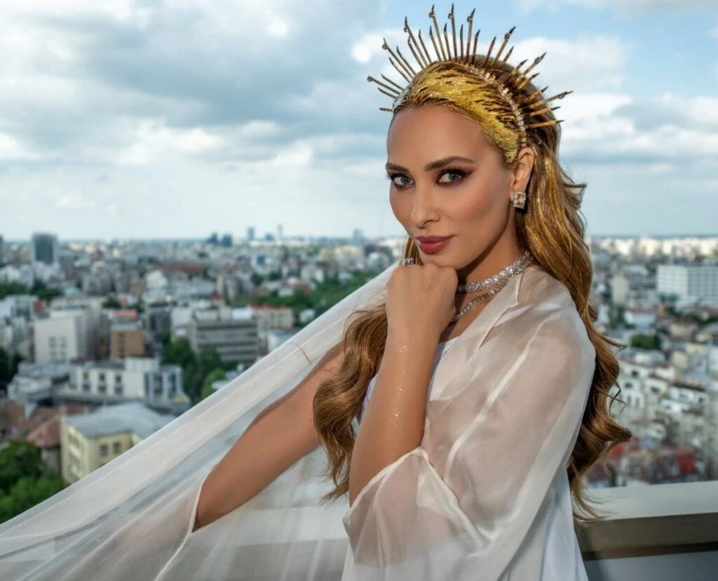 Ce relatie are Iulia Vantur cu mama lui Salman Khan 12