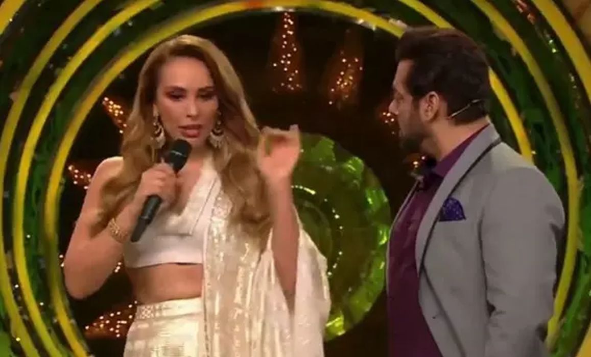 Ce relatie are Iulia Vantur cu mama lui Salman Khan 14