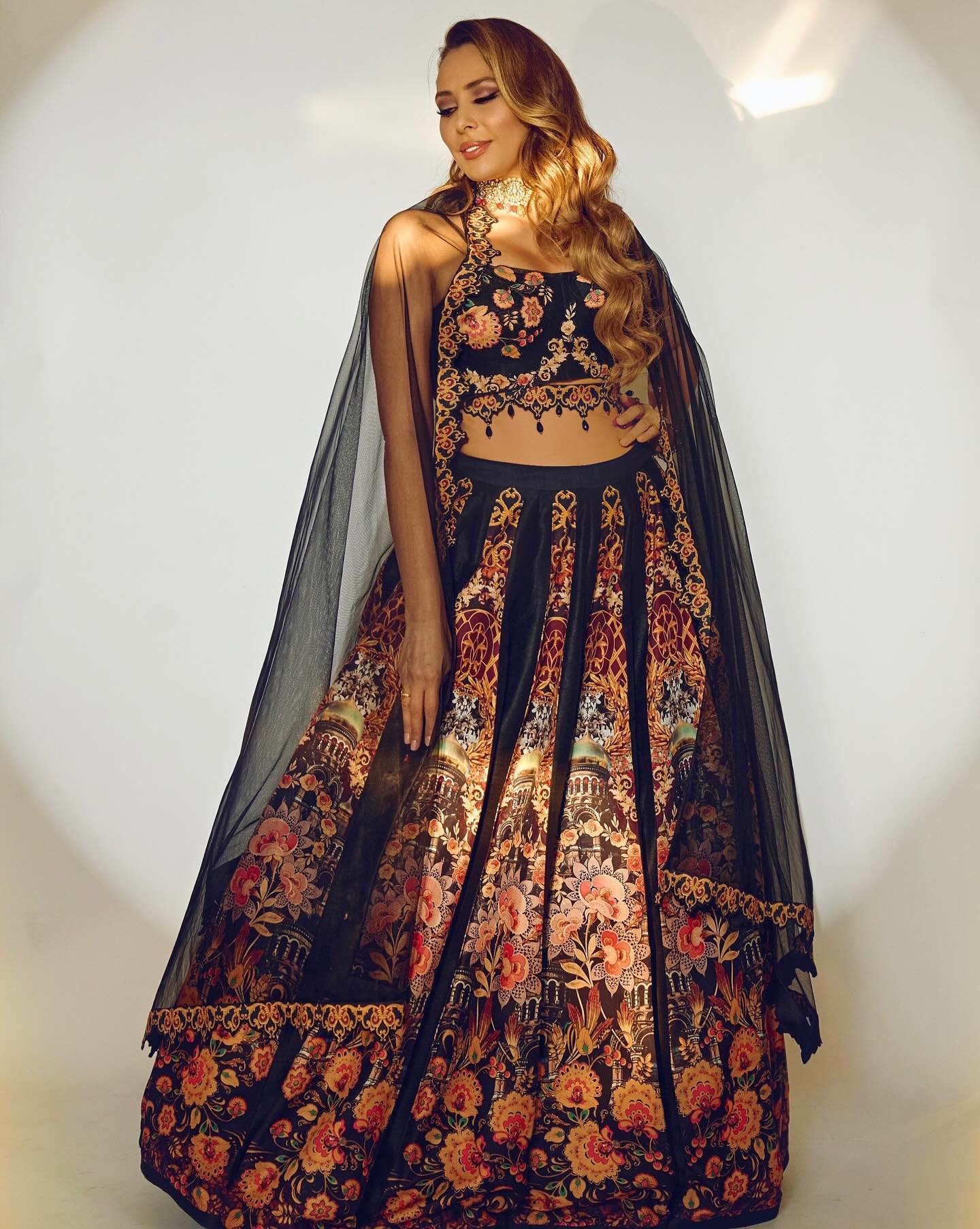 Ce relatie are Iulia Vantur cu mama lui Salman Khan 4