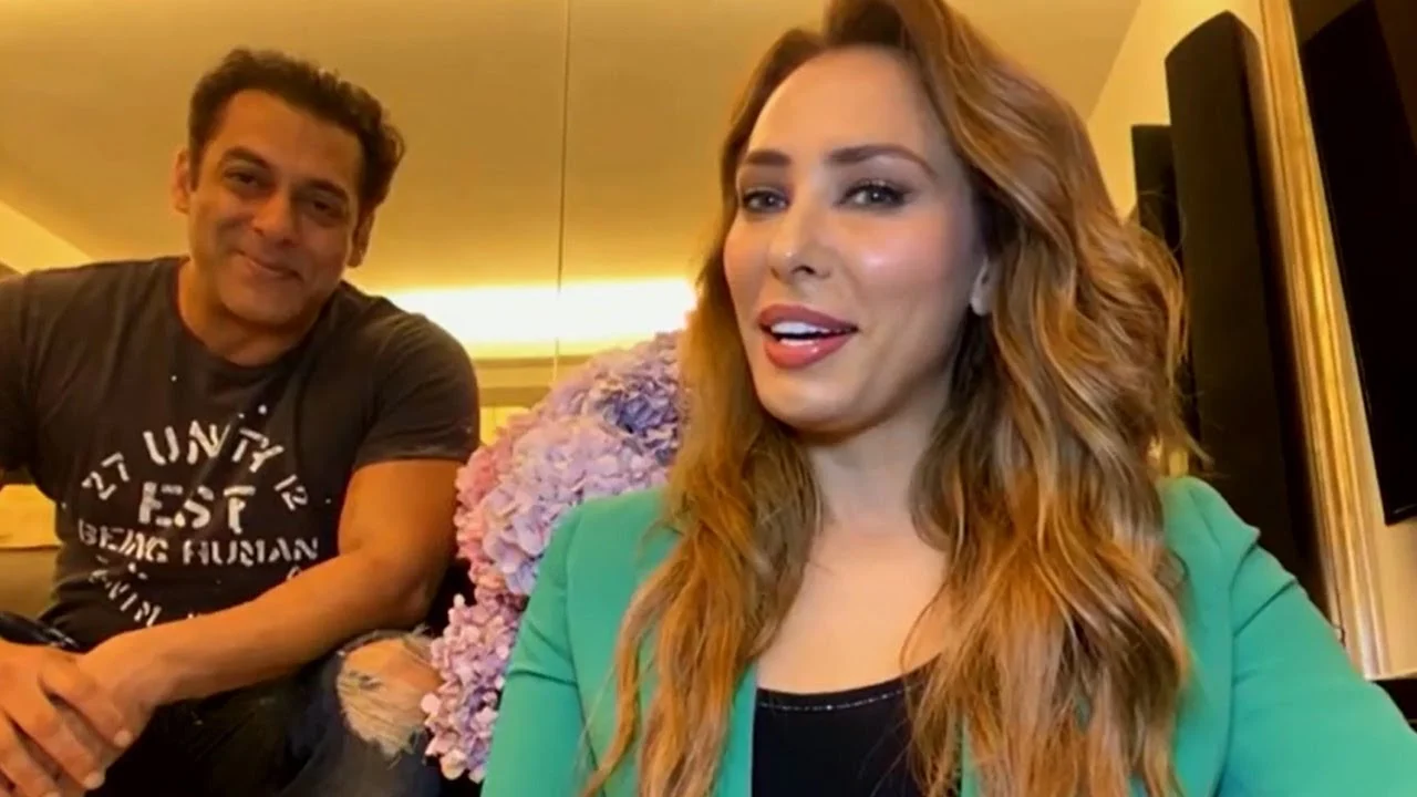Ce relatie are Iulia Vantur cu mama lui Salman Khan 7