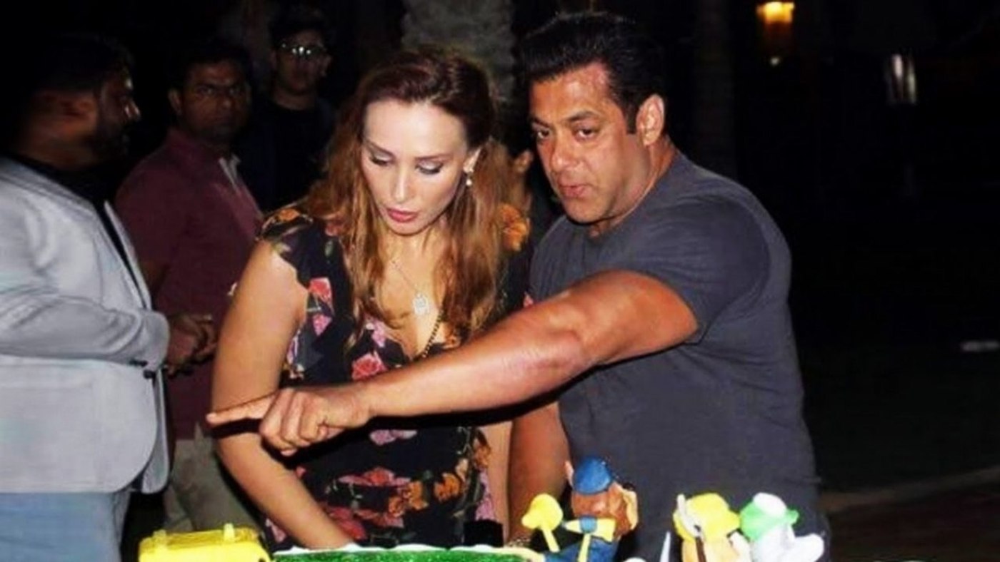 Ce relatie are Iulia Vantur cu mama lui Salman Khan 9