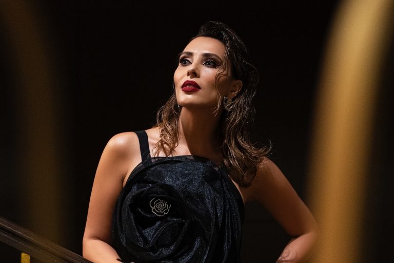 Ce relație are Iulia Vântur cu mama lui Salman Khan. S-a aflat cum este de fapt văzută vedeta în familia celebrului actor