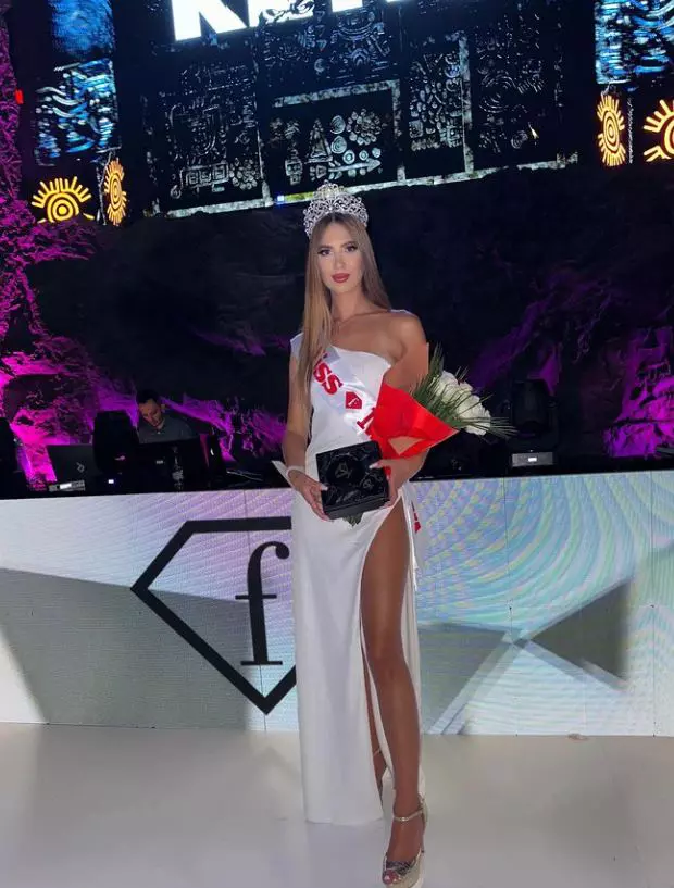 Cine e presupusa iubită a lui CRBL 10