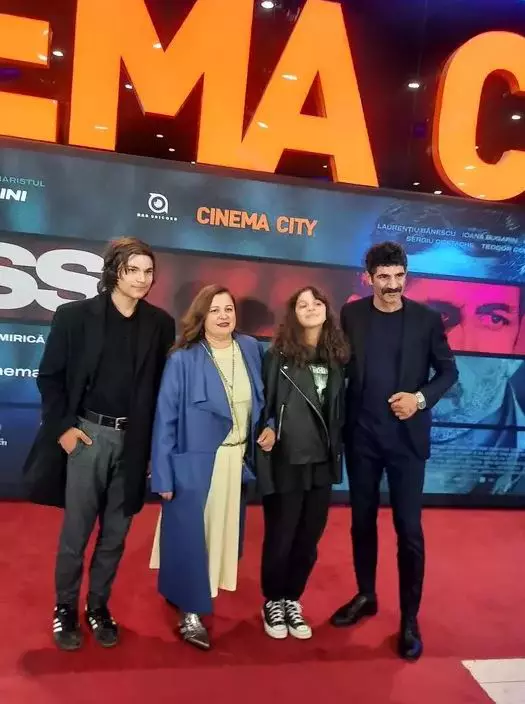 Cu ce se ocupa și cum arata sotia lui Toma Cuzin, Firicel din Las Fierbinti 1