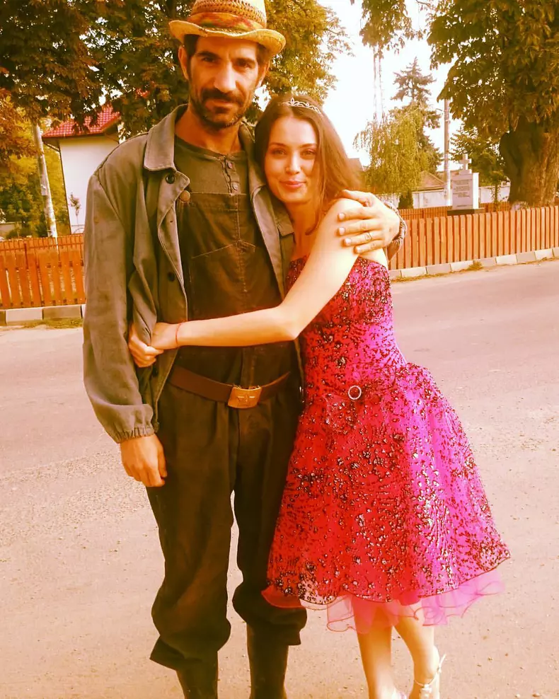 Cu ce se ocupa și cum arata sotia lui Toma Cuzin, Firicel din Las Fierbinti 15