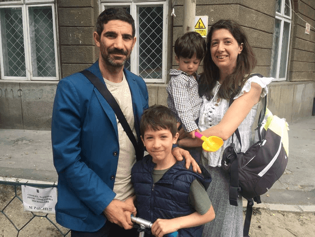 Cu ce se ocupa și cum arata sotia lui Toma Cuzin, Firicel din Las Fierbinti 2