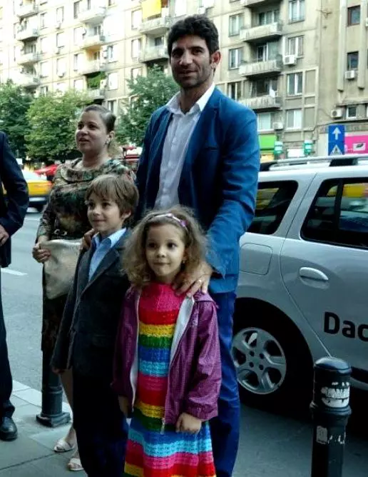 Cu ce se ocupa și cum arata sotia lui Toma Cuzin, Firicel din Las Fierbinti 5