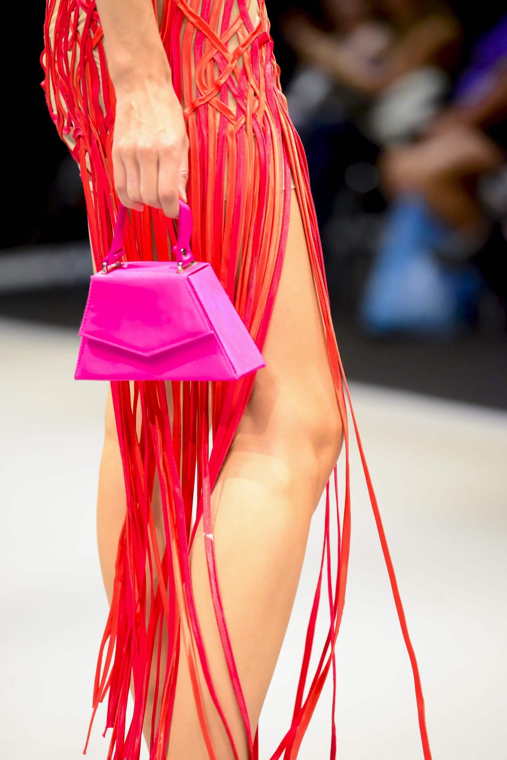 Culori care se potrivesc cu rosu