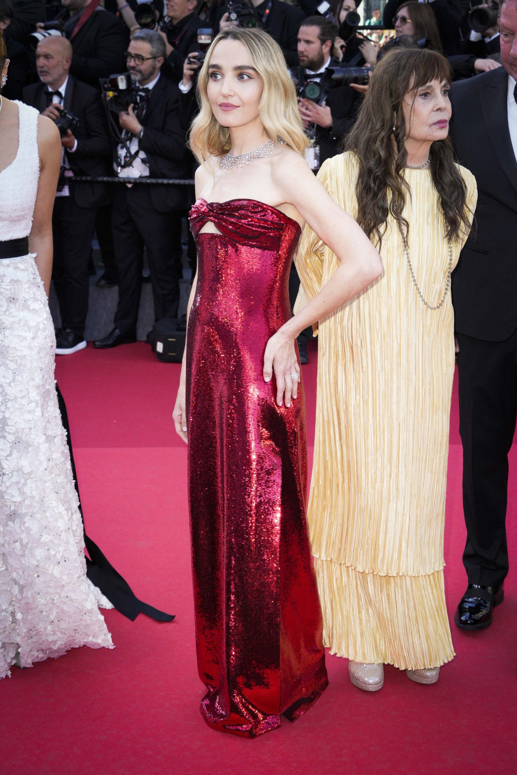 Culori care se potrivesc cu rosu