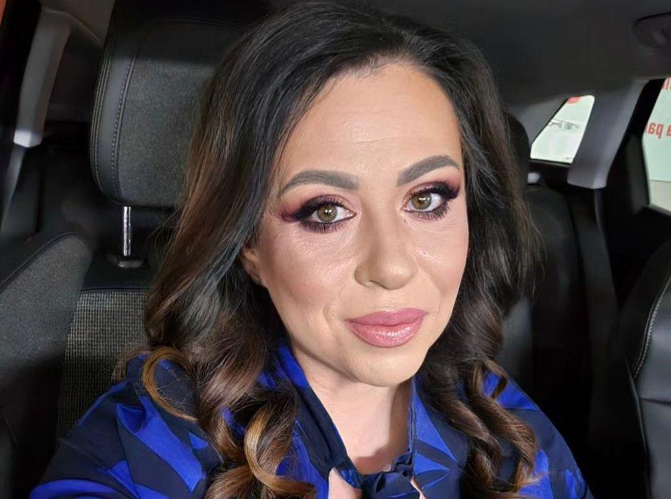 Cum a aparut Oana Roman la parastasul de trei luni al mamei sale 1