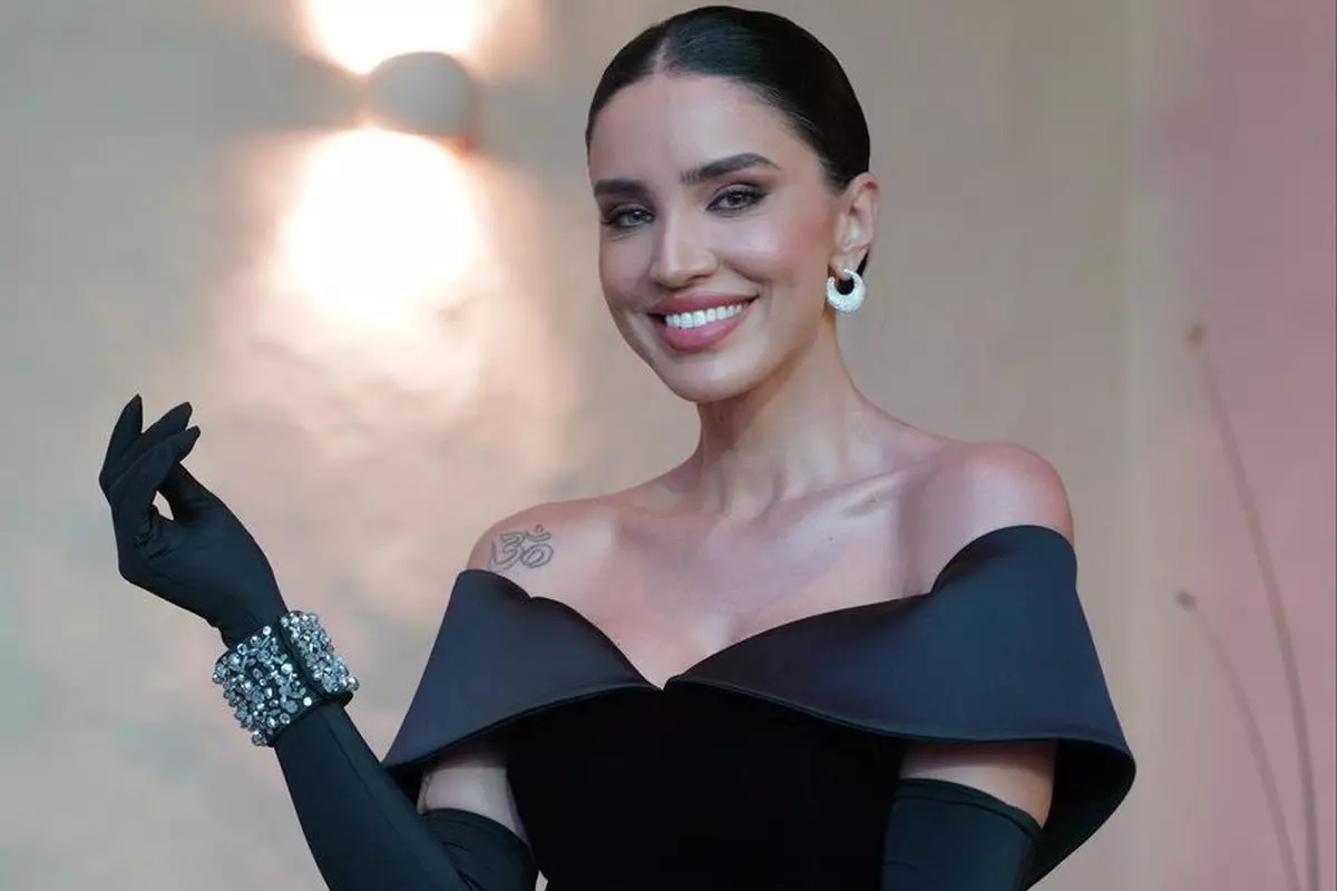 Cum a fost surprinsa Adelina Pestritu, în bucatarie, facand sarmale