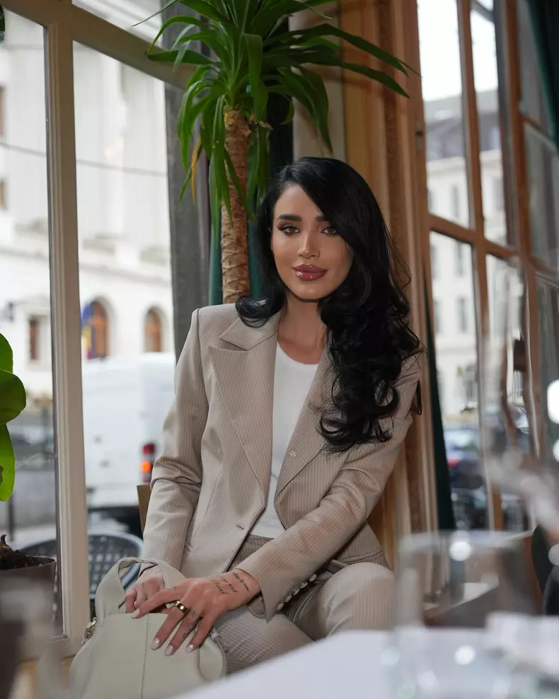 Cum arata Adelina Pestritu in costum de baie, dupa ce a renuntat la implanturile mamare 13