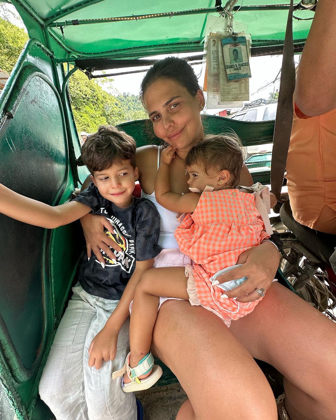 Cum arata Andreea Popescu, dupa ce si-a facut o noua operatie la fata 16