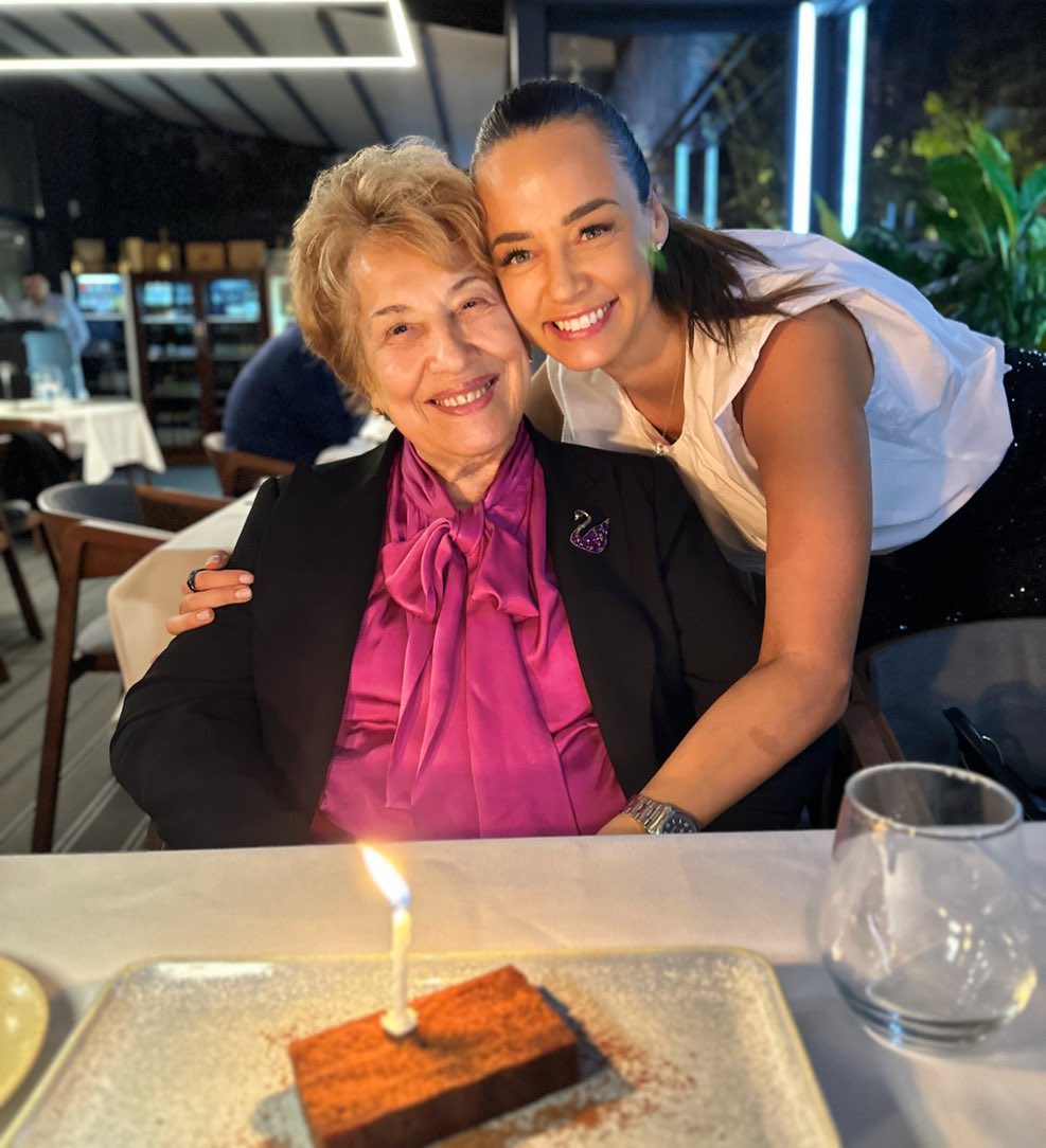 Cum arata mama Andreei Raicu, fosta stewardesa, la 84 de ani 12