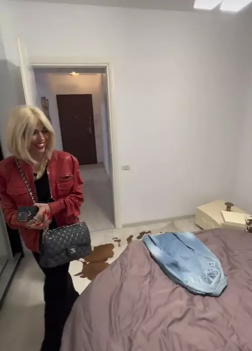 Cum arata patul in care doarme Raluca Badulescu 13