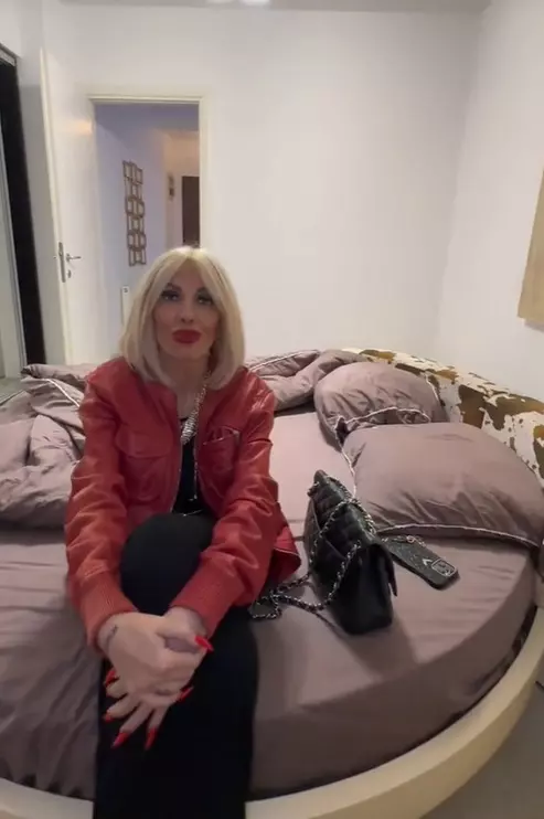 Cum arata patul in care doarme Raluca Badulescu 10