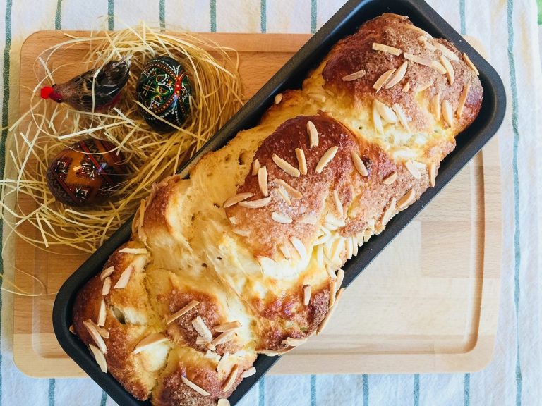 Cum obții un cozonac pufos ca la mama acasă. Trucuri pentru un rezultat de excepție