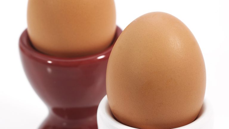 Cum știi dacă ouăle sunt fierte de fapt. Ce să faci ca să nu crape sau să fie prea moi