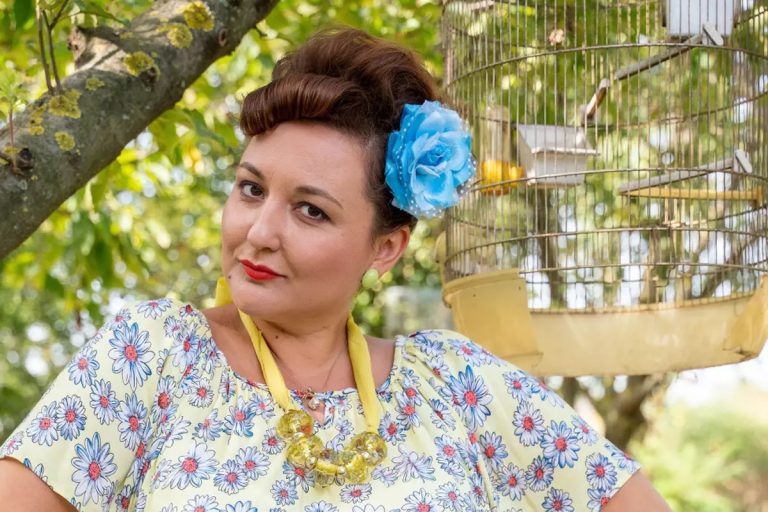 Ecaterina Ladin, Dalida din Las Fierbinți, și-a botezat al treilea băiat. Roman Cassian are 6 perechi de nași, imagini din biserică și de la petrecere