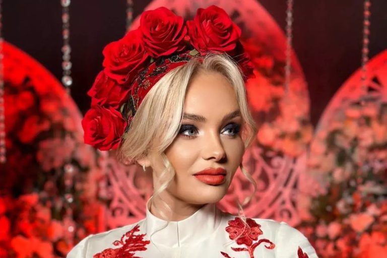 Maria Constantin a semnat cu Antena Stars. Când și cum va putea fi văzută artista la postul tv, surpriză uriașă pentru fani