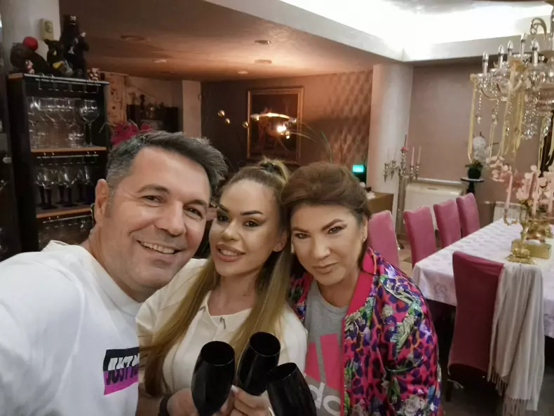 Mihaela Borcea, ipostaza rara alaturi de fiica vitrega 1