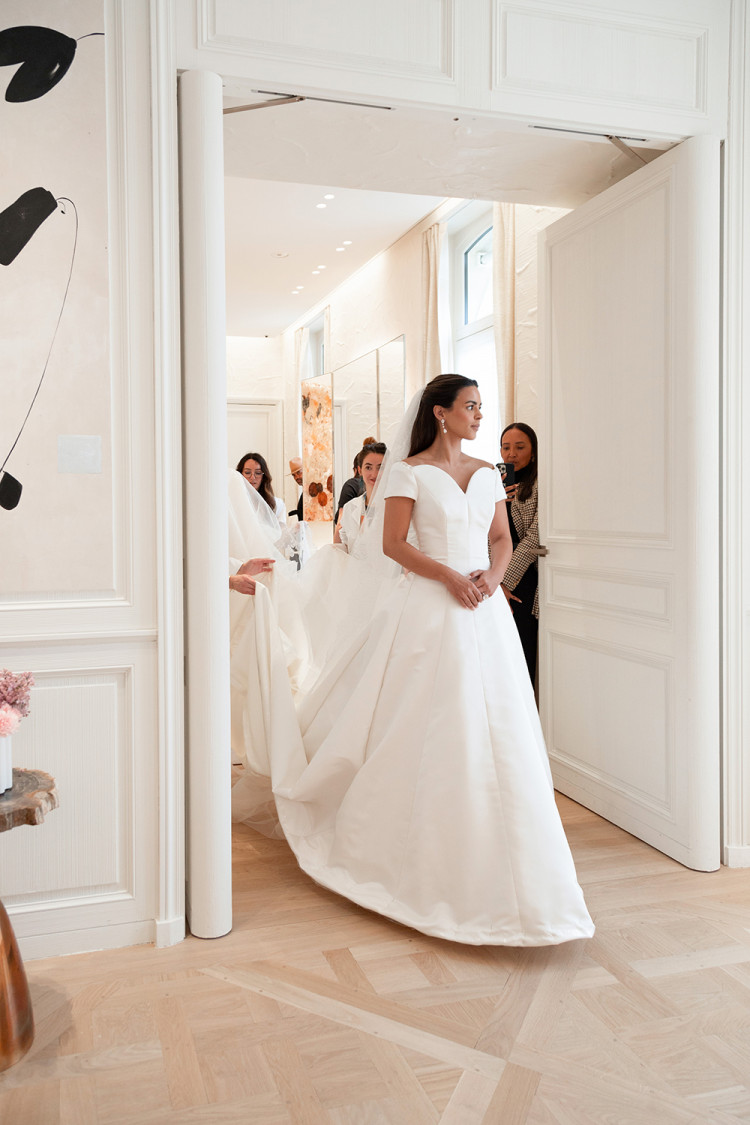 Rochia de mireasa fabuloasa purtata de aleasa miliardarului Umar Kamani 11