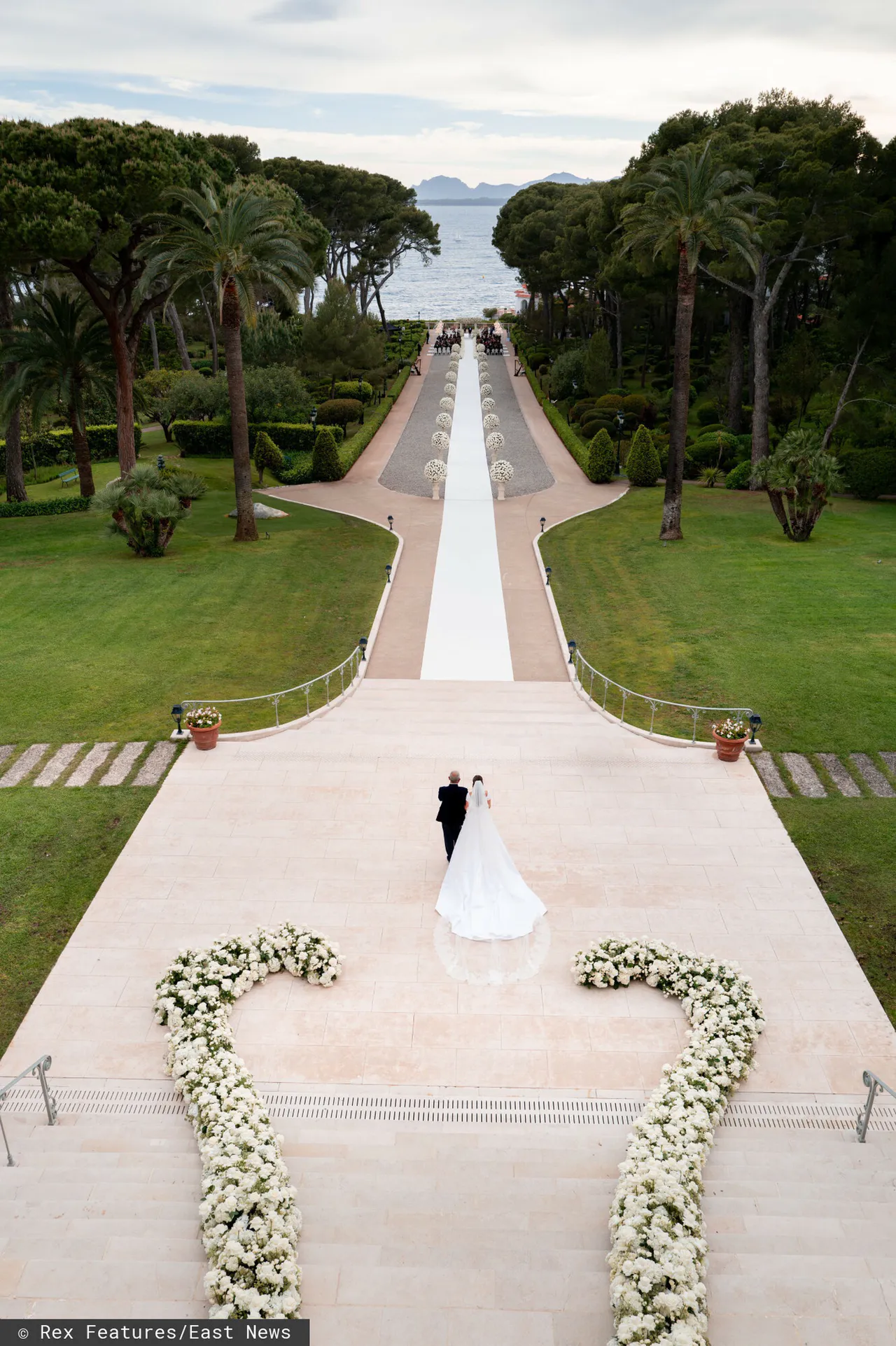 Rochia de mireasa fabuloasa purtata de aleasa miliardarului Umar Kamani 13