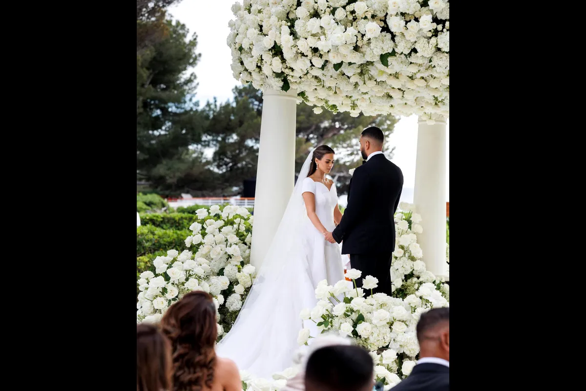 Rochia de mireasa fabuloasa purtata de aleasa miliardarului Umar Kamani 22