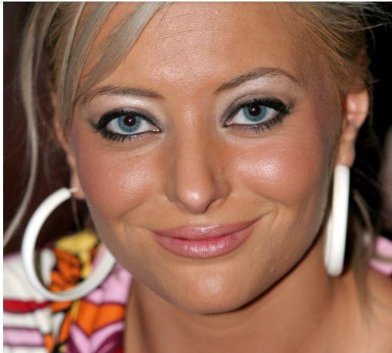 Singurele imagini cu Delia in care apare topless 3