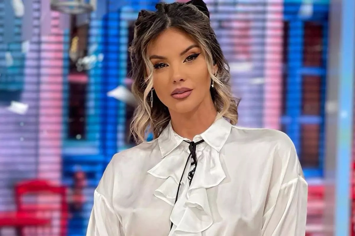 Situatia penibila traita de Ramona Olaru la o intalnire La restaurant mi-a cerut cardul pe sub masa si a platit cu el 1