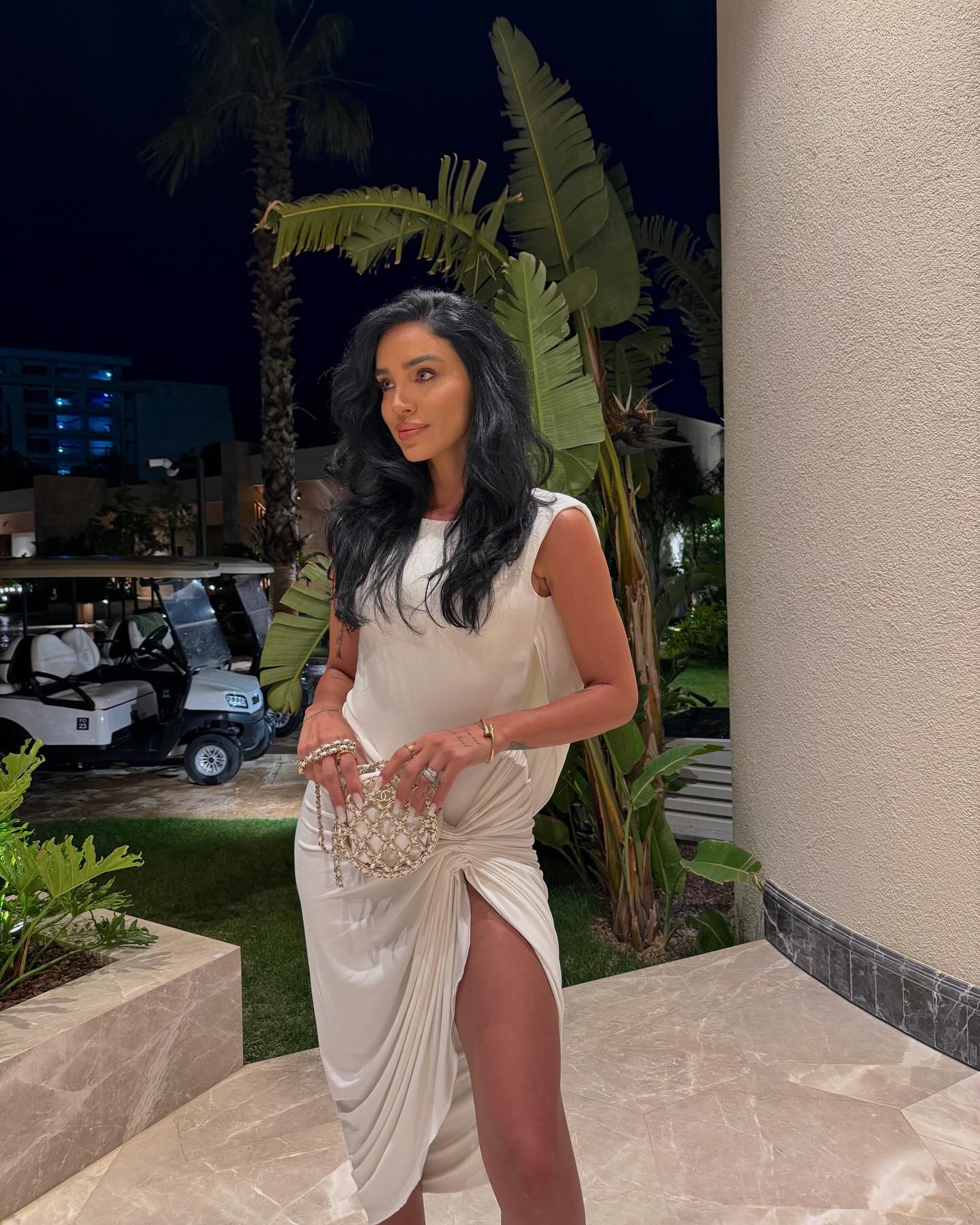 Tinuta fabuloasa in care si-a facut aparitia Adelina Pestritu de Paste 1