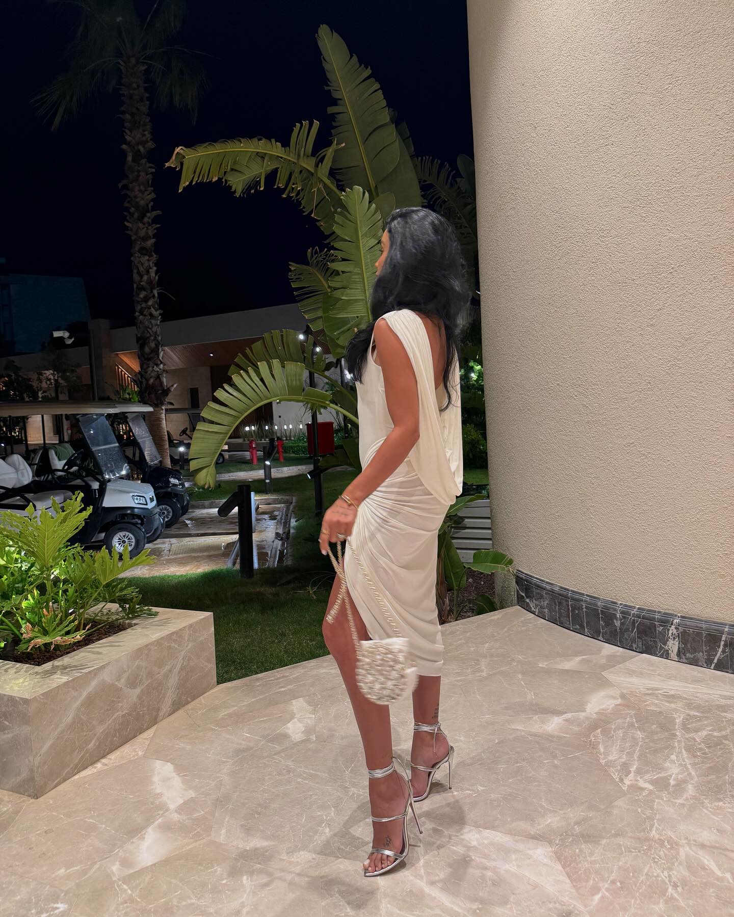 Tinuta fabuloasa in care si-a facut aparitia Adelina Pestritu de Paste 3