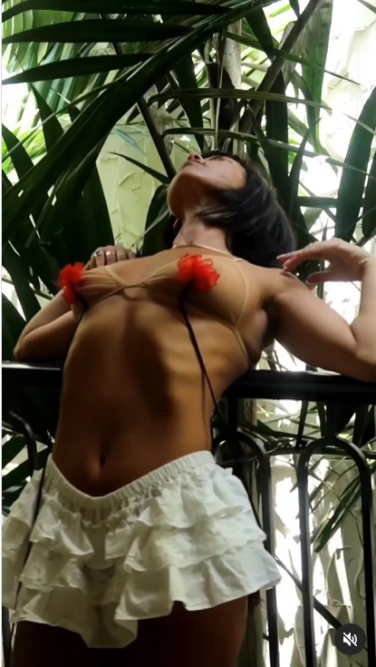 Tinuta incendiara cu care Inna si-a innebunit fanii 2