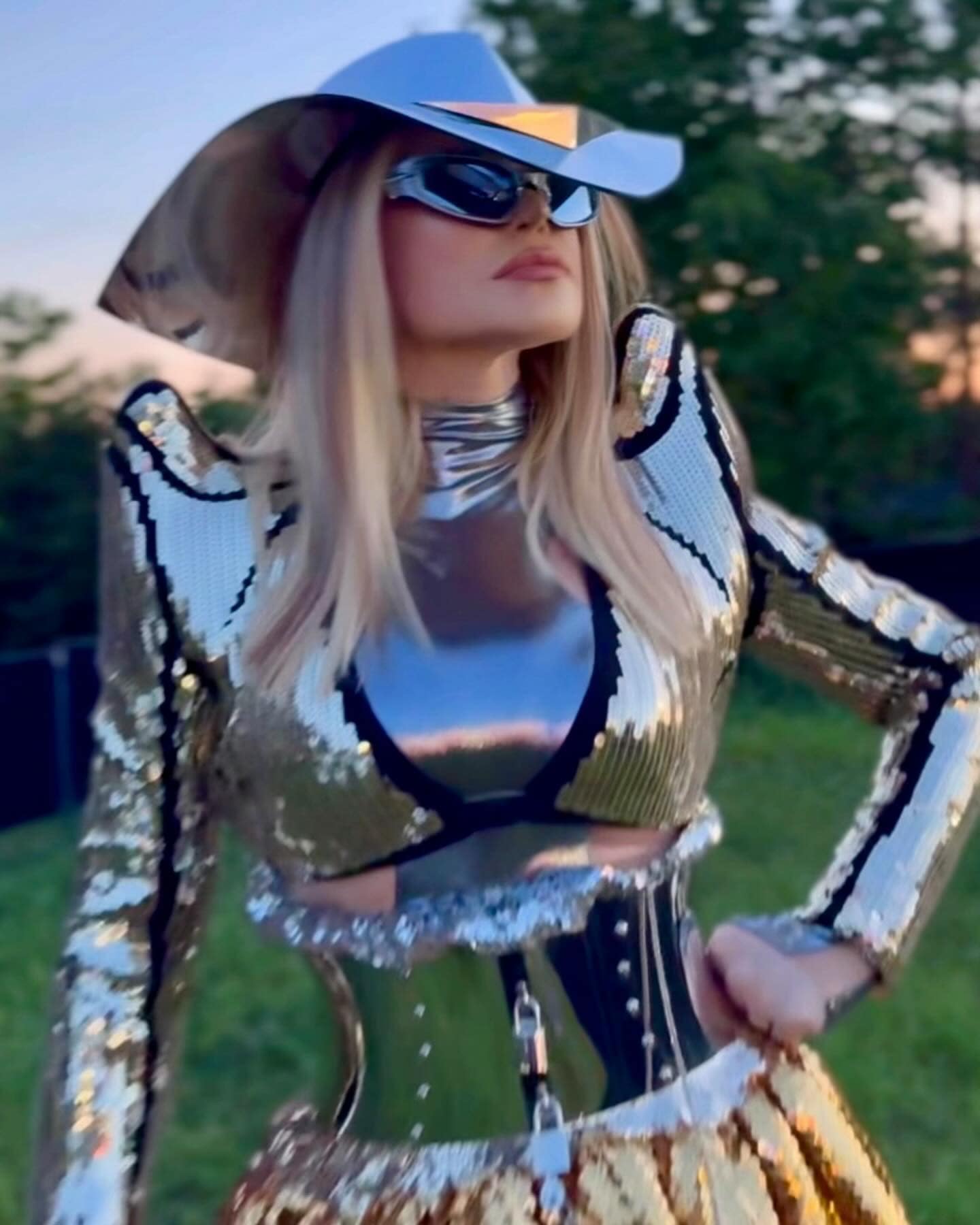 Tinuta indrazneata cu care Loredana Groza si-a pus pe jar fanii La 54 de ani, aratati ca la 18 13