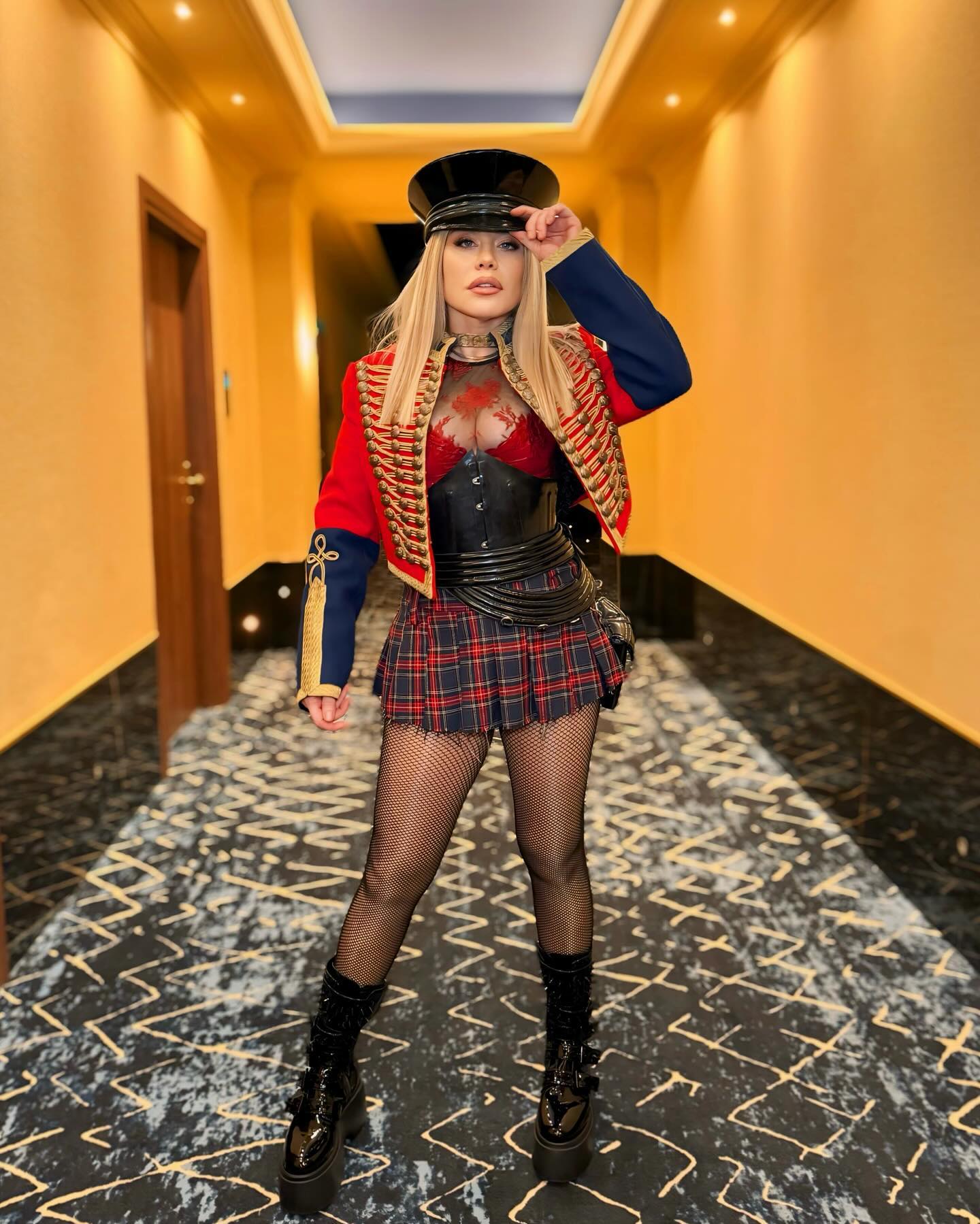 Tinuta indrazneata cu care Loredana Groza si-a pus pe jar fanii La 54 de ani, aratati ca la 18 20