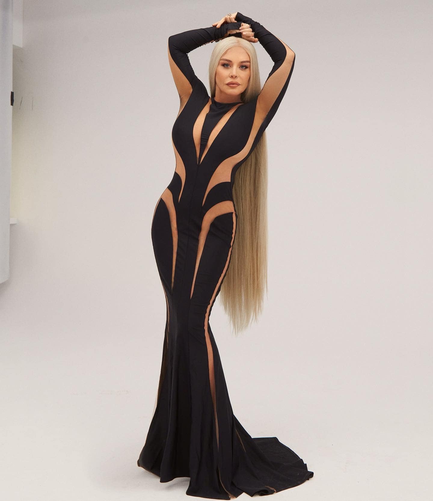 Tinuta indrazneata cu care Loredana Groza si-a pus pe jar fanii La 54 de ani, aratati ca la 18 28