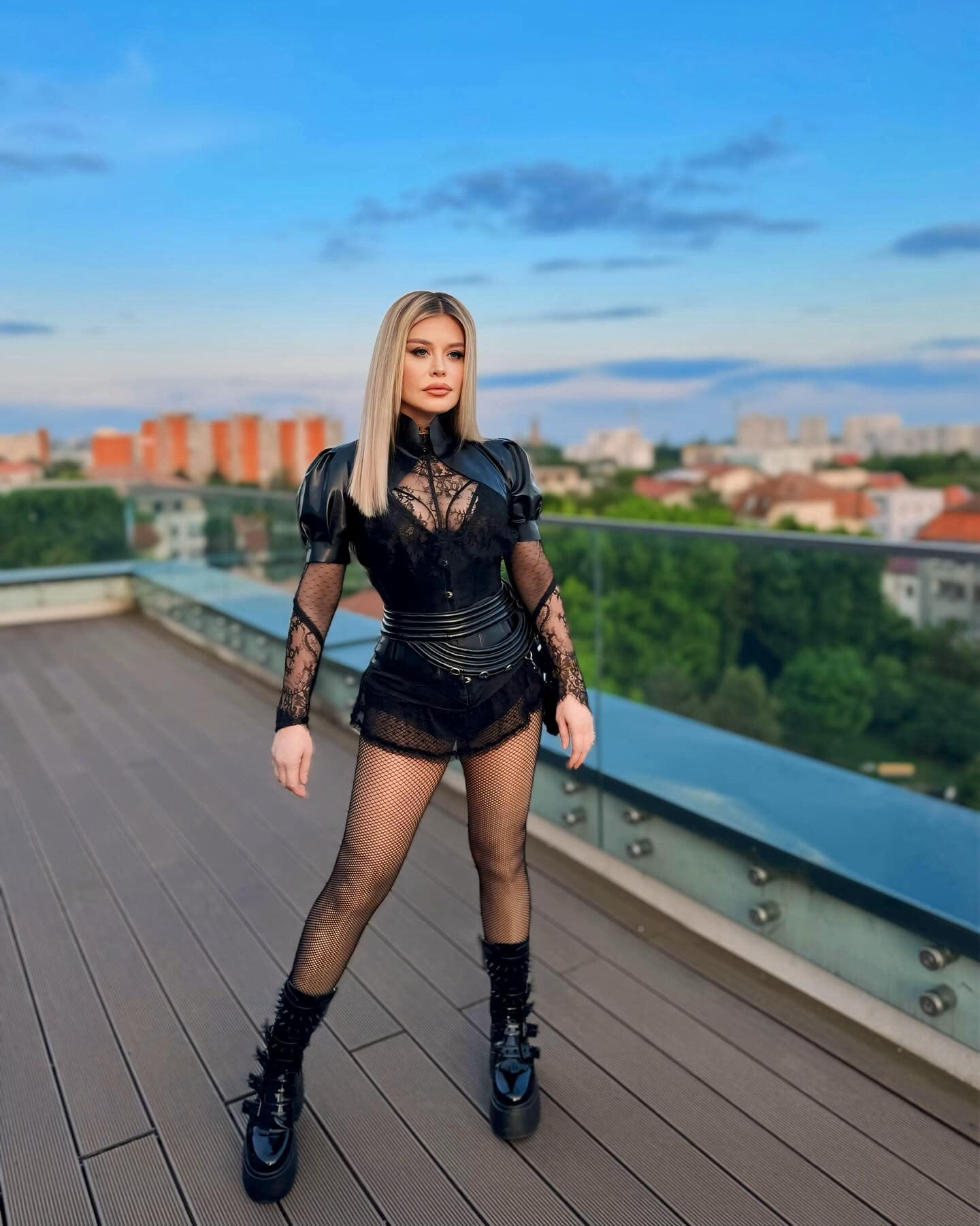 Tinuta indrazneata cu care Loredana Groza si-a pus pe jar fanii La 54 de ani, aratati ca la 18 6